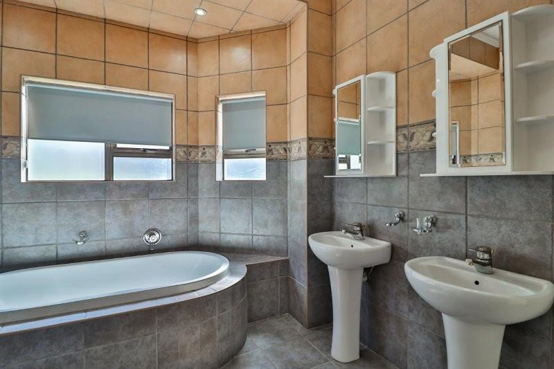 4 Bedroom Property for Sale in Jongensfontein Western Cape